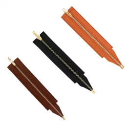 capa fecho de couro com ziper para bolsa.jpg