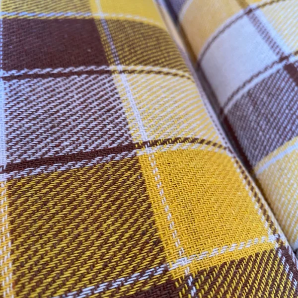 xadrez marrom branco e amarelo.png