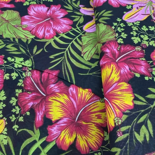 tecido chita fundo preto flor rosa.jpg