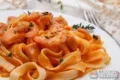 FETTUCCINE C/ CAMARAO E MOLHO DE TOMATE