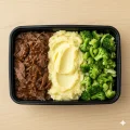 Fraldinha desfiada, pur� de batata e br�colis (400g)