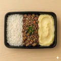 Carne mo�da, pur� de batata e arroz (400g)