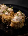 HOT FILADÉLFIA/CREAM CHEESE EM CIMA 10 PEÇAS
