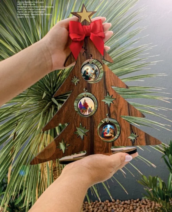 �rvore Natalina com La�o e Sagrada Fam�lia em MDF 6 Mil�metros