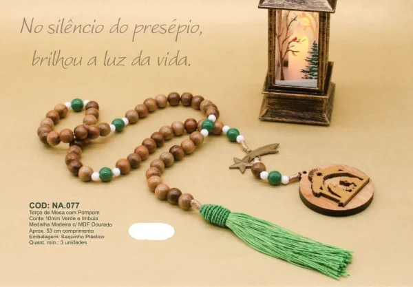 Ter�o de Mesa com Pompom Verde e Imbuia