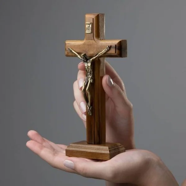 Crucifixo de Madeira Tradicional 17 cm de Mesa Oval