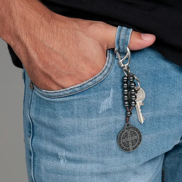 Chaveiro Dezena Hematita com Medalha de São Bento Onix