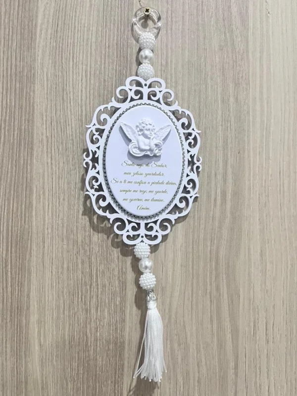 Placa Oval Arabesco Com Pingentes De Seda E Detalhes Em Laser E Resina