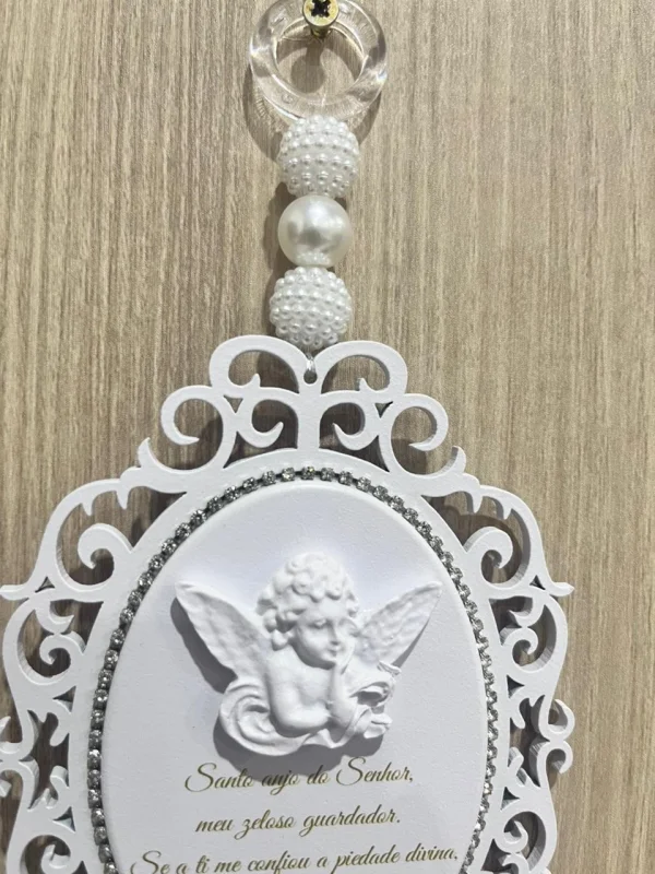 Placa Oval Arabesco Com Pingentes De Seda E Detalhes Em Laser E Resina