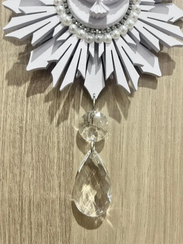 Placa Decorativa Raio Com Pérolas E Strass Sobreposto Pingente Acrílico 10,5x10,5cm