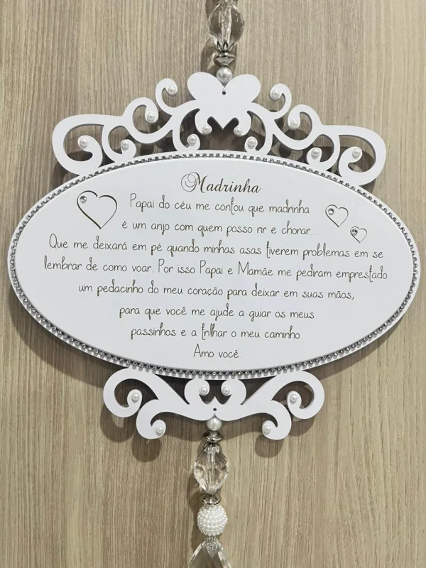 Placa Oval Com Detalhes Em Arabesco E Pérolas Madrinha 22,5 x 25 cm