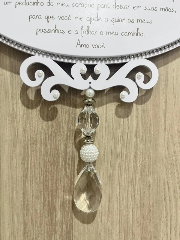 Placa Oval Com Detalhes Em Arabesco E Pérolas Madrinha 22,5 x 25 cm