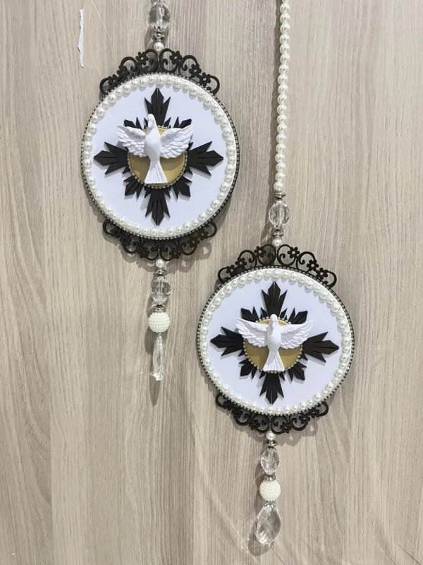 Escapulário com Espírito Santo de Resina e Detalhes com Pérola, Cordão de Pérola
