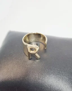 Anel Regulvel letra R Banhado a Ouro
