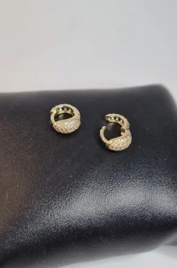 Brincos de argola pequeno estilo gota com zircnias