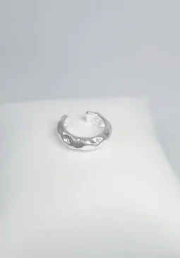Piercing fake com textura onduladas