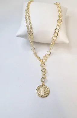 Colar medalho de So Bento com corrente de argolas