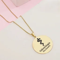 Colar com plaquinha redonda- Odontologia- nome personalizado- banhado a Prata.