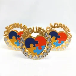 Pingente de corao do autismo com nome personalizado - Banhado a Prata.