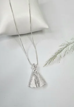 Colar de Nossa Senhora Aparecida com cristais de Zircnia - Banhado a Prata