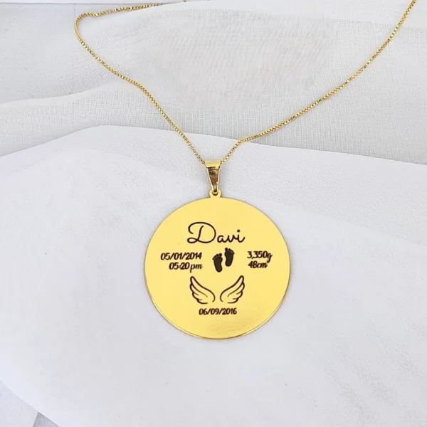 Colar com Plaquinha redonda Personalizada ( informações afetivas dos Filhos) Banhado a Ouro.
