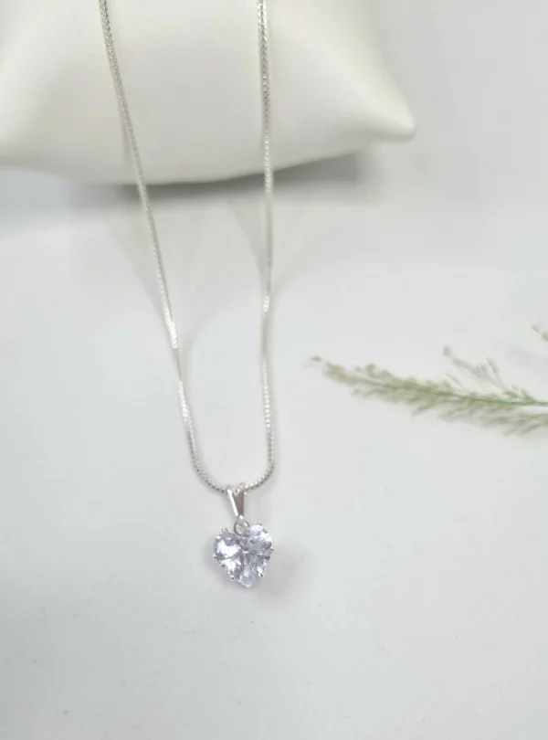 Colar com coração de Zircônia Banhado a Prata