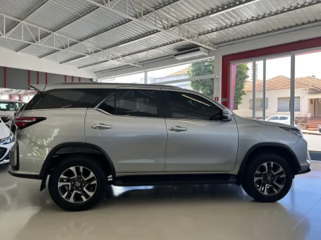 TOYOTA Hilux SW4 2.8 16V 4P SRX PLATINUM 4X4 7 LUGARES TURBO DIESEL AUTOM�TICO, Foto 3