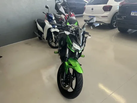 KAWASAKI Z 400 ABS, Foto 2