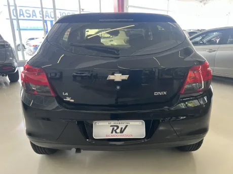 CHEVROLET Onix Hatch 1.4 4P FLEX LT, Foto 4