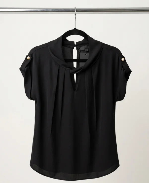 Blusa de Chiffon Elena com Gola Torcida e Plissados1.png