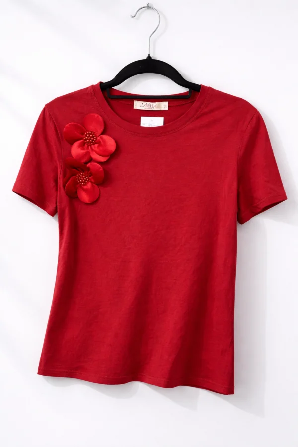 Blusa feminina com detalhe flor 3D 1.png