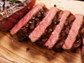 Por��o de Bife Ancho com acompanhamentos