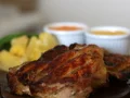 Por��o inteira de Frango na brasa com acompanhamentos