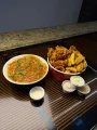 COMBO PARA 2 PESSOAS, MACARRONADA + BALDE DE FRANGO PEQUENO