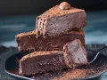 Fatia de Torta Chocolá Trufada - Com Conhaque e Cholate Meio Amargo (+18) Fatia de Torta Chocolá Trufada - Com Conhaque e Cholate Meio Amargo (+18)
