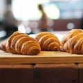 Croissant com Manteiga Croissant com Manteiga