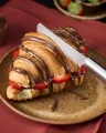 Croissant Recheado de Nutella e Morangos Croissant Recheado de Nutella e Morangos