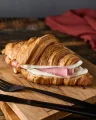 CROISSANT PRESUNTO E MUÇARELA CROISSANT PRESUNTO E MUÇARELA