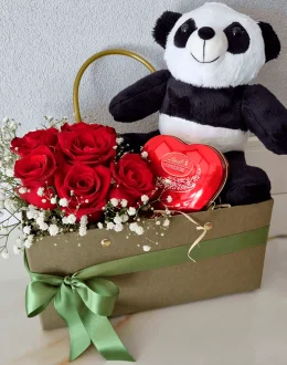 Caixa com rosas e pelcia