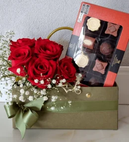 Caixa buqu e Cacau Show