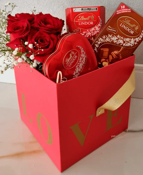 Box Love com rosas e 3 tipos de Chocolates Suos Lindt