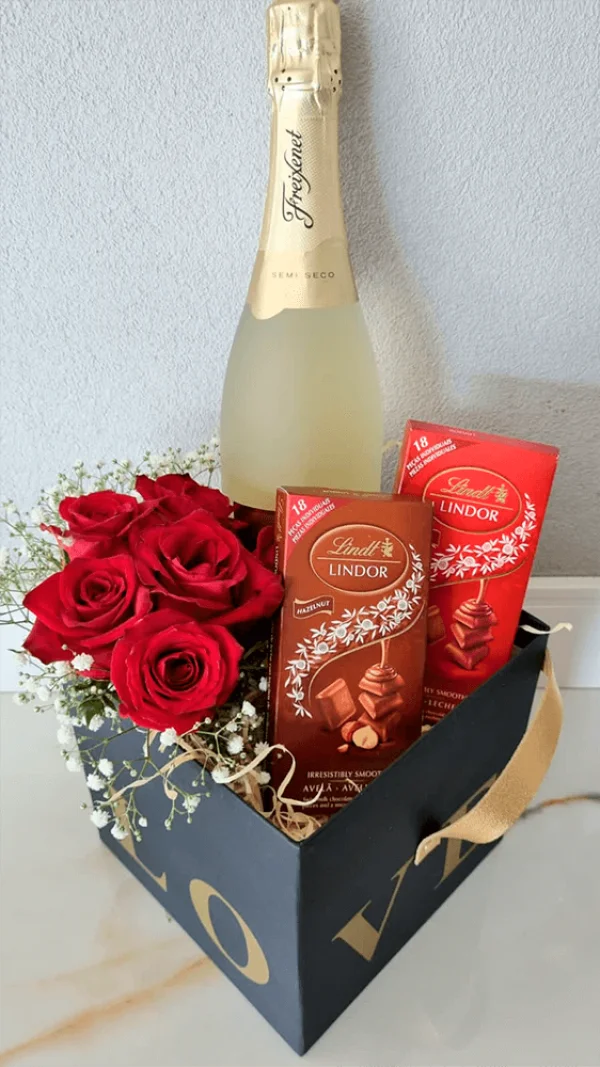 Box love com rosas, Espumante Freixenet e chocolates Suos