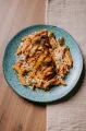 Sobrecoxa Assada - Com Penne ao Sugo