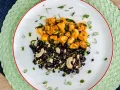 Arroz Negro com Cubos de Frango