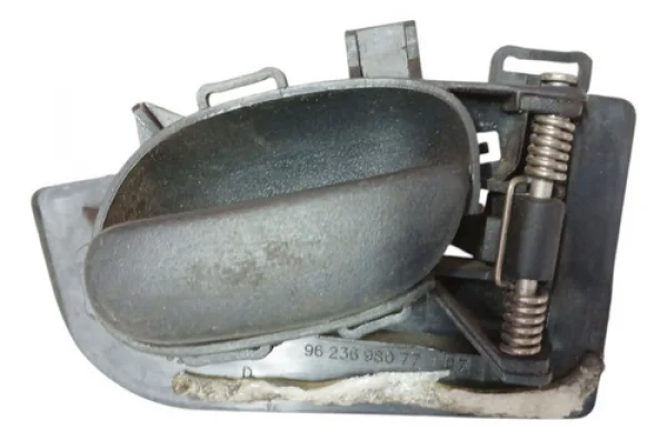 Maaneta Interna Direito Dianteira Peugeot 206 207 