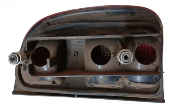Lanterna Traseira Esquerda Vw Saveiro G2 G3 Com Detalhe 