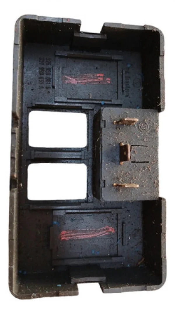 Moldura Boto Vidro Eltrico Vw Santana 1995 A 1998