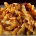 FRITAS COM CHEDDAR E BACON