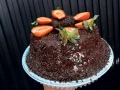 Bolo De Chocolate Finalizado Com Morangos