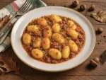 Nhoque Ragu Linguiça, Limão Siciliano e Manjericão